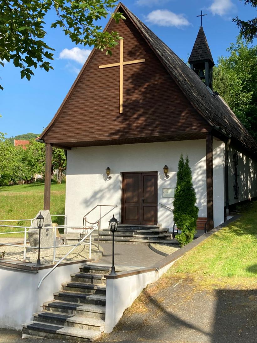 Außenansicht der Kapelle Adlitz