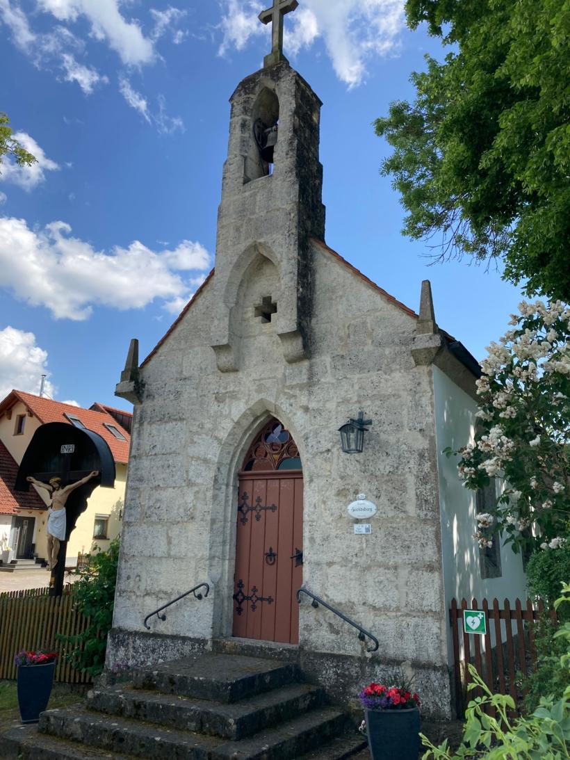 Außenansicht der Kapelle Heroldsberg
