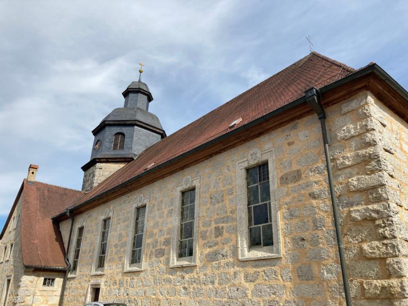 Außenansicht der Pfarrkirche Hochstahl