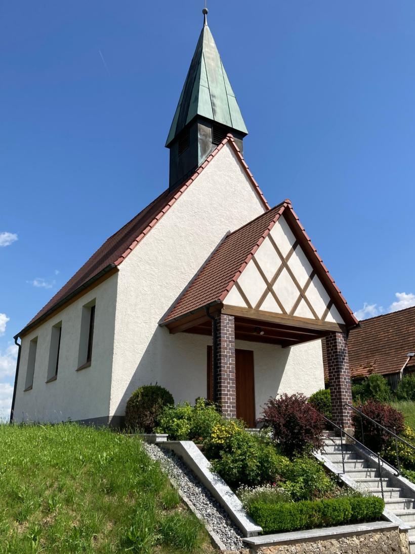 Außenansicht der Kapelle Hungenberg