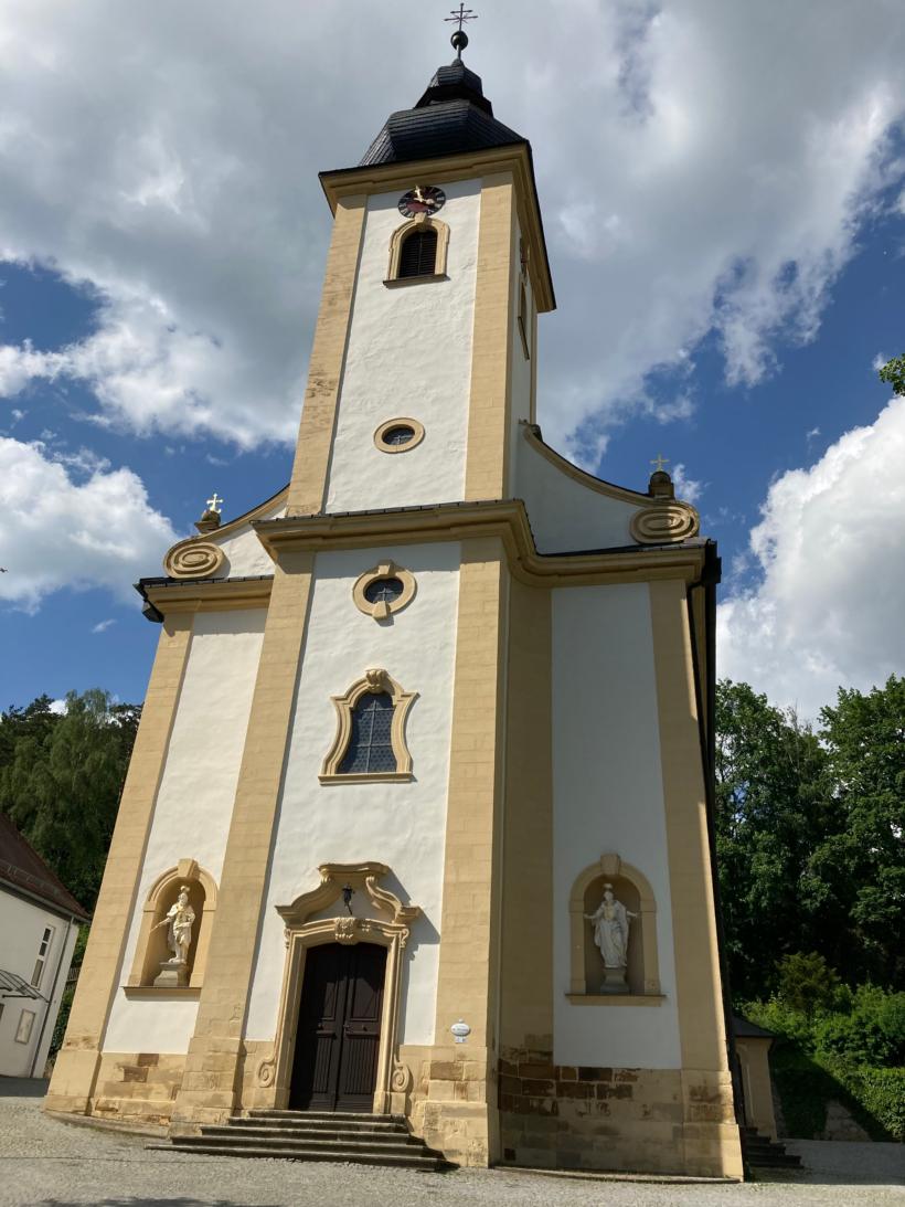 Außenansicht der Pfarrkirche Nankendorf