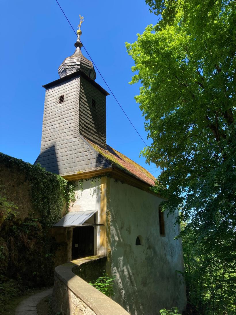 Außenansicht der Kapelle Rabeneck