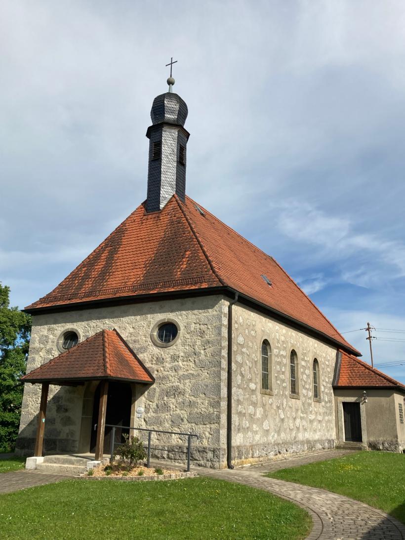 Außenansicht der Filialkirche Seelig