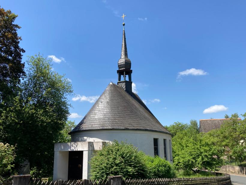 Außenansicht der Kapelle Vorderkleebach