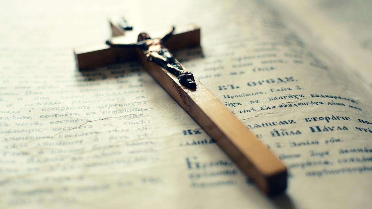 holy-cross-3306800_1280